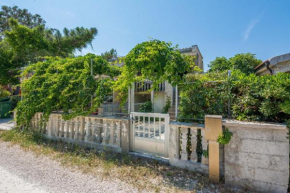 Apartments by the sea Vir - Kozjak, Vir - 19094